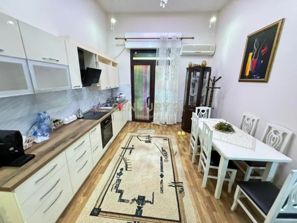 Tirane, jepet me qera apartament 2+1 Kati 2, 85 m² 650 € (liqen i thate)