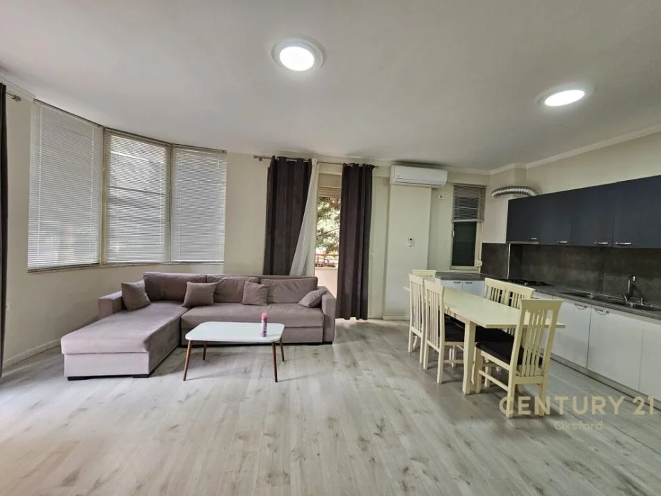 Tirane, jepet me qera apartament 1+1 Kati 2, 82 m² 520 € 