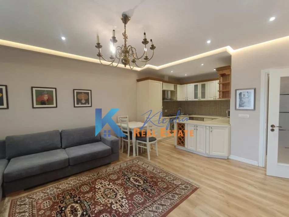 Tirane, jepet me qera apartament 1+1 Kati 9, 70 m² 800 € (Afer Shkolles se Baletit)