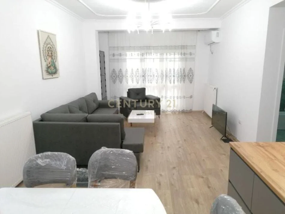Tirane, jepet me qera apartament 2+1 Kati 2, 120 m² 650 € (kopeshti me qera)