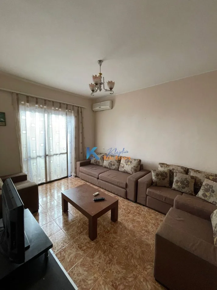 Tirane, jepet me qera apartament 1+1 Kati 3, 70 m² 450 € (Te rrethrrotullimi i Zogut te Zi)
