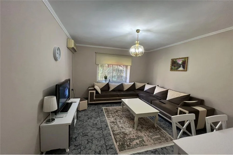 Tirane, jepet me qera apartament 2+1 Kati 1, 81 m² 700 € (Pazari i Ri, Rruga Tefta Tashko, 9-Kateshet)