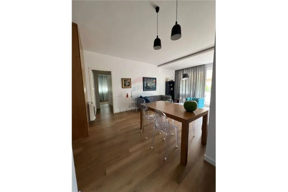 Tirane, jepet me qera apartament 2+1 Kati 2, 100 m² 1.000 € (Hamdi Sina)