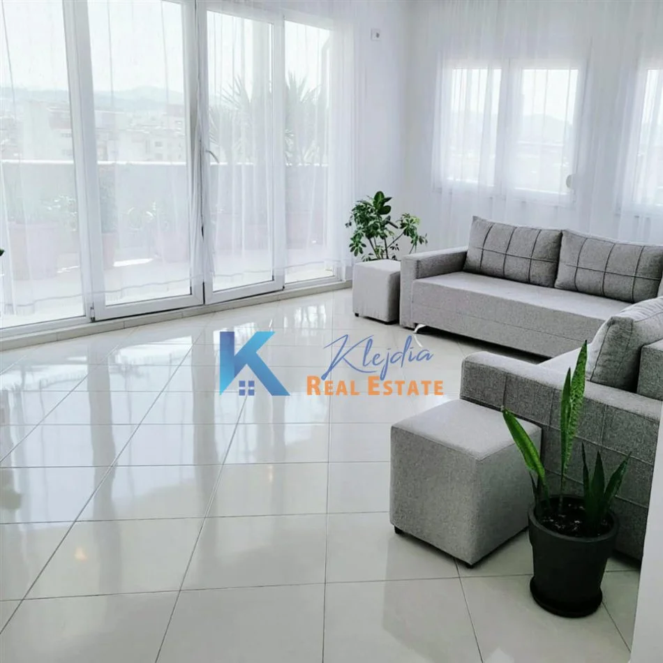 Tirane, jap me qera apartament 1+1+Ballkon Kati 6, 88 m² 400 € (1+1 per qira te Rruga Kongresi i Manastirit)