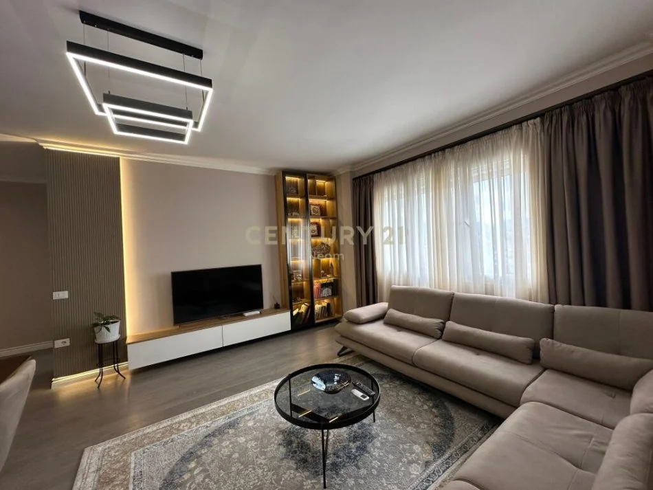 Tirane, shitet apartament 2+1 Kati 4, 119 m² 165.000 € (sauk)