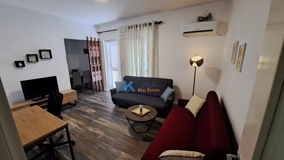 Tirane, jap me qera apartament 1+1+Ballkon Kati 6, 70 m² 450 € (Sheshi Avni Rustemi)