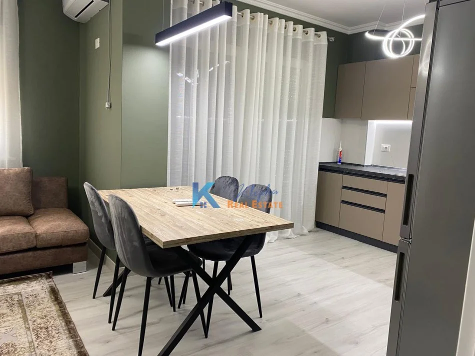 Tirane, jap me qera apartament 1+1+Ballkon Kati 6, 70 m² 450 € (Don Bosko)