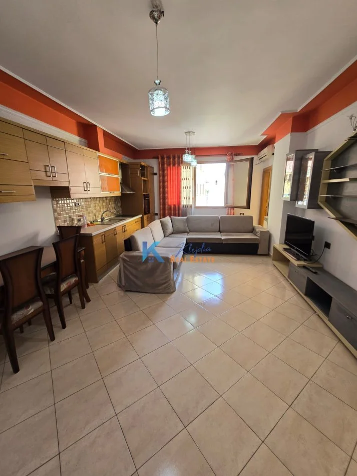 Tirane, shitet apartament 2+1+Ballkon Kati 5, 141 m² 165.000 € (3+1+2 per SHITJE ne Astir, afer Rrethrrotullimit)