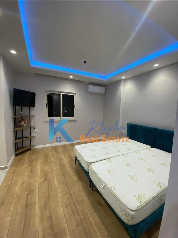 Tirane, jepet me qera garsonier Kati 9, 30 m² (Fusha e Aviacionit)