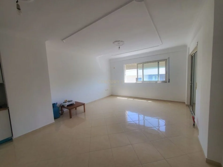 Tirane, jepet me qera apartament 2+1 Kati 3, 99 m² 300 € (fresku)