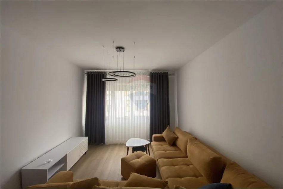 Tirane, jepet me qera apartament 3+1 Kati 4, 138 m² 950 € (rezidenca euro 3d - Selitë)