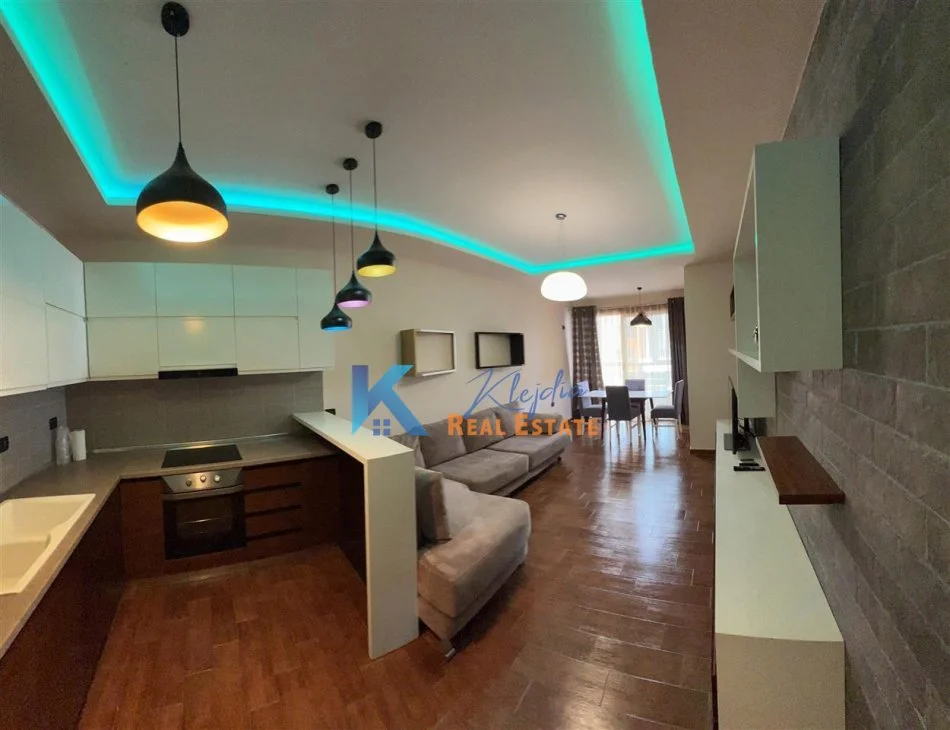 Tirane, shes apartament 1+1+Ballkon Kati 8, 85 m² 113.000 € (Yzberish, afer bar Unik)