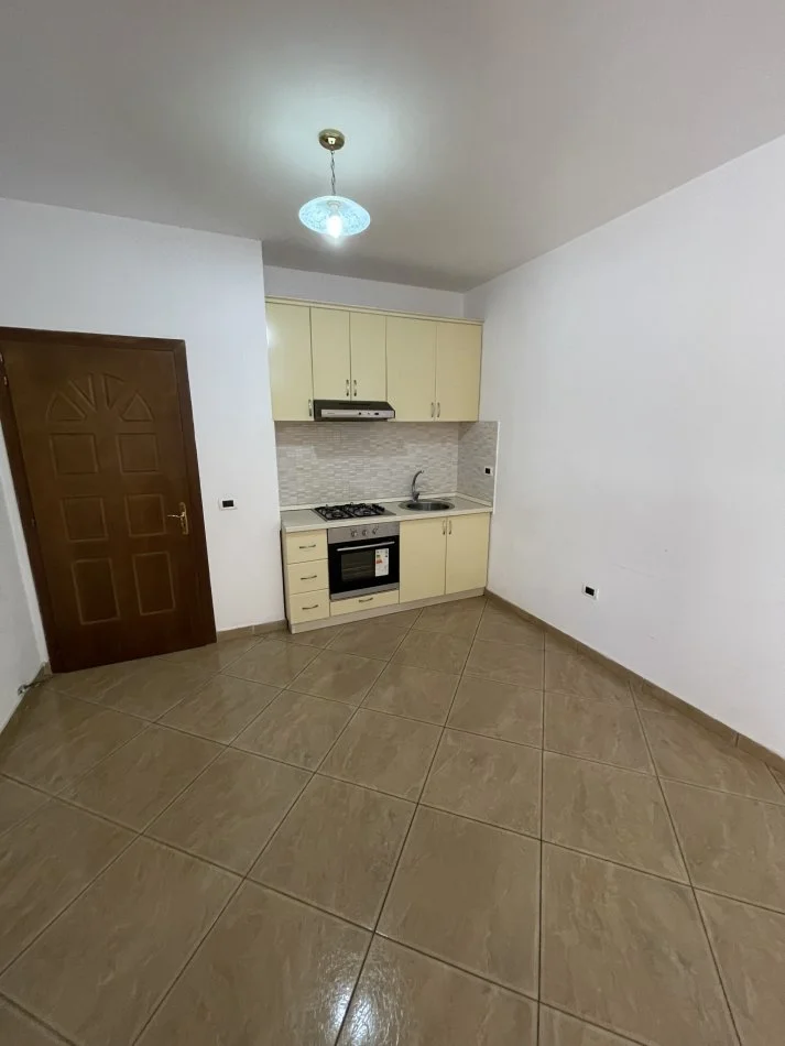 Durres, shitet apartament 2+1 Kati 3, 75 m² 75.000 € (Rruga Rrota e Kuqe)