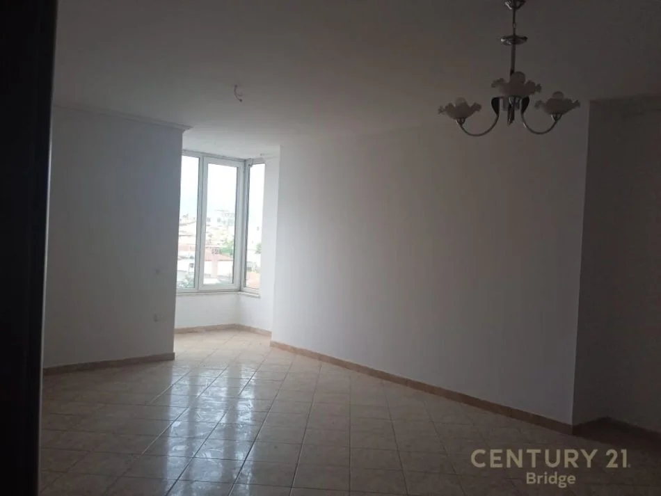 Tirane, shitet apartament 2+1 Kati 3, 112.000 m² 112.000 € 