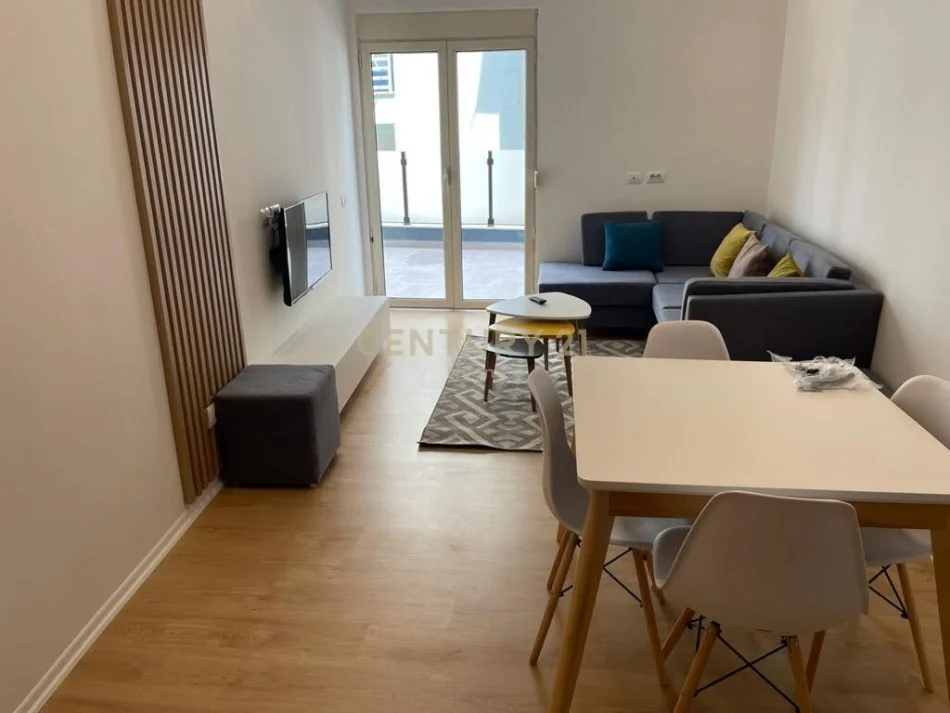 Tirane, jepet me qera apartament 1+1 Kati 2, 70 m² 500 € (liqen i thate)