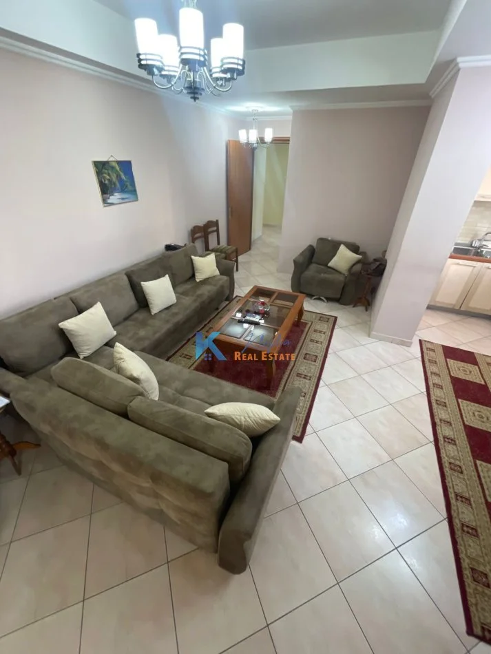 Tirane, jap me qera apartament 1+1+Ballkon Kati 3, 75 m² 490 € (afer Medresese, te Rruga e Dibres)
