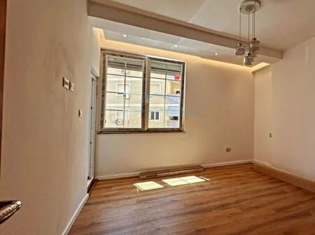 Shitet, Apartament 2+1, në Rrugën Irfan Tomini, Tiranë. AREA40097