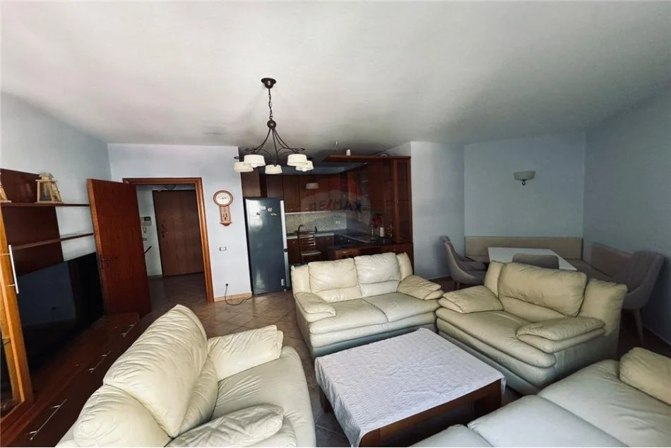 Tirane, jepet me qera apartament 2+1 Kati 4, 118 m² 500 € (ISH STACIONI I TRENIT (USLUGA))