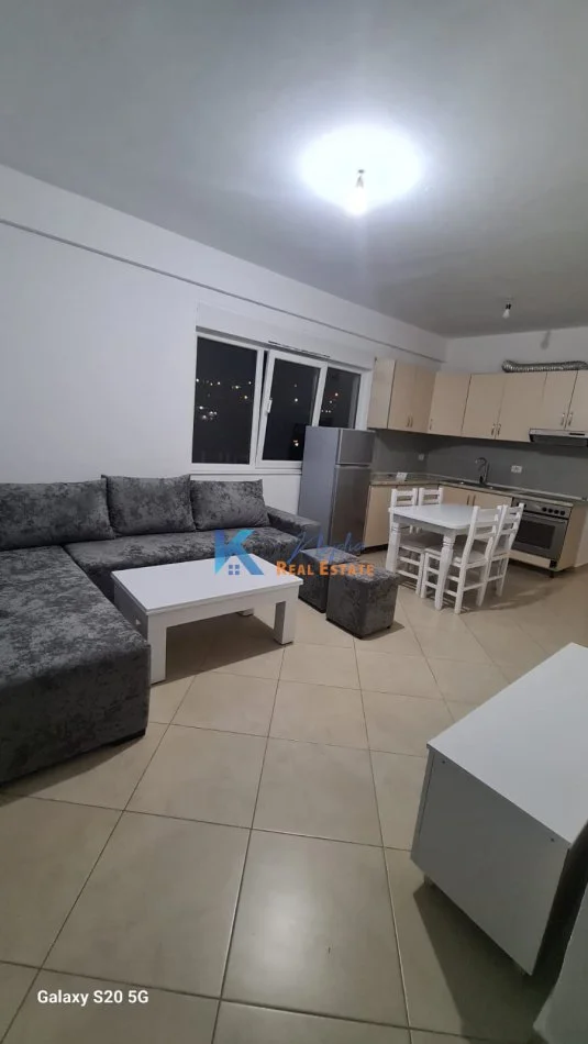 Tirane, jap me qera apartament 2+1+Ballkon Kati 3, 91 m² 500 € (Te Liqeni i Thate, kompleksi Fz Construction)