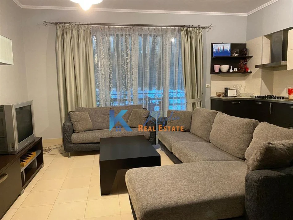 Tirane, jap me qera apartament 2+1+Ballkon Kati 2, 116 m² 600 € (Liqeni i Thate, Rruga Eduard Mano)