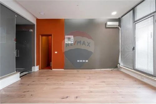 Tirane, jepet me qera zyre Kati 1, 36 m² 400 € (Rruga Milto Tutulani - Tirana e Re - Sheshi Willson)