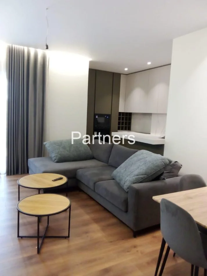 APARTAMENT 2+1 ME QIRA ,QENDRA EMERALD 5 MAJ