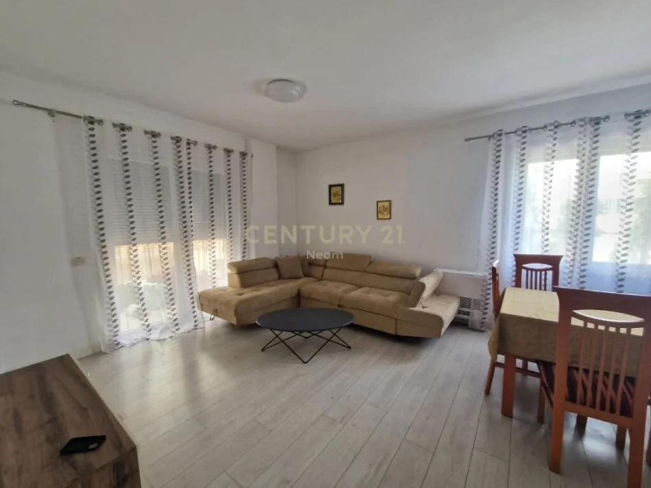 Tirane, jepet me qera apartament 2+1 Kati 2, 97 m² 600 € (liqeni i thate)