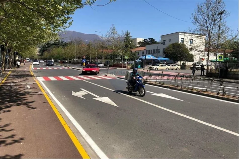 Tirane, shitet lokal Kati 0, 158 m² 600.000 € (Rruga e Dibres - prane QSUT)