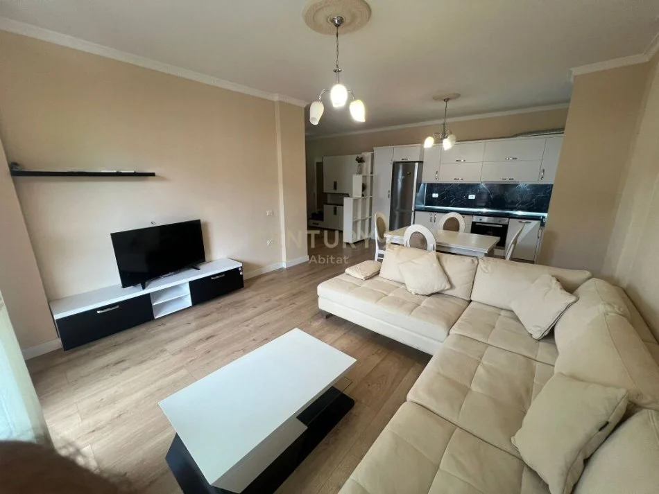 Tirane, jepet me qera apartament 1+1 Kati 2, 66 m² 550 € (liqeni i thate)