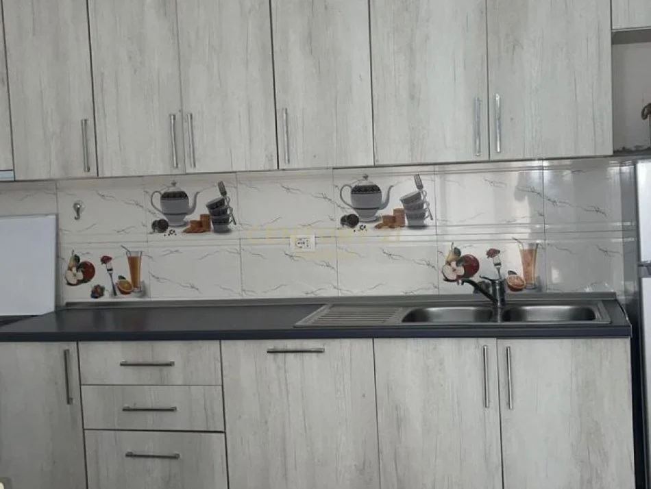 Tirane, jepet me qera apartament 1+1 Kati 1, 72 m² 400 € (astir)