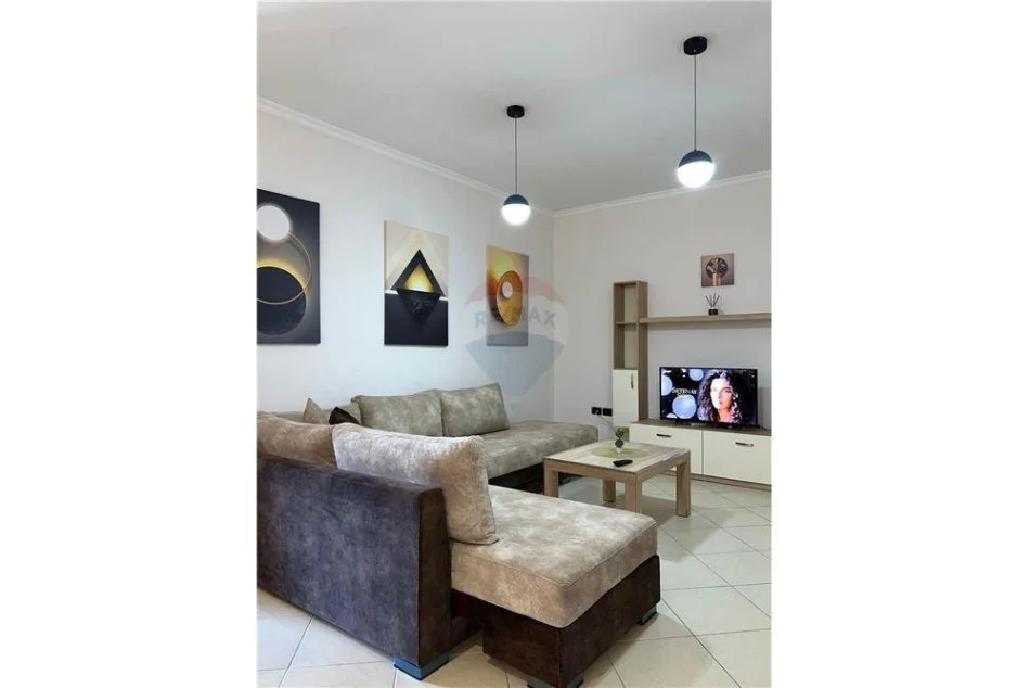 Tirane, jepet me qera apartament 1+1 , 70 m² 700 € (Rruga Kosovareve - Tirana e Re)