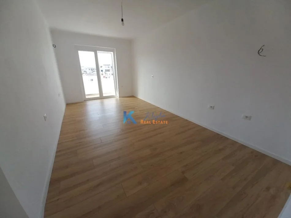 Tirane, shitet apartament 1+1+Ballkon Kati 5, 53 m² 79.000 € (Kongresi i Manastirit)