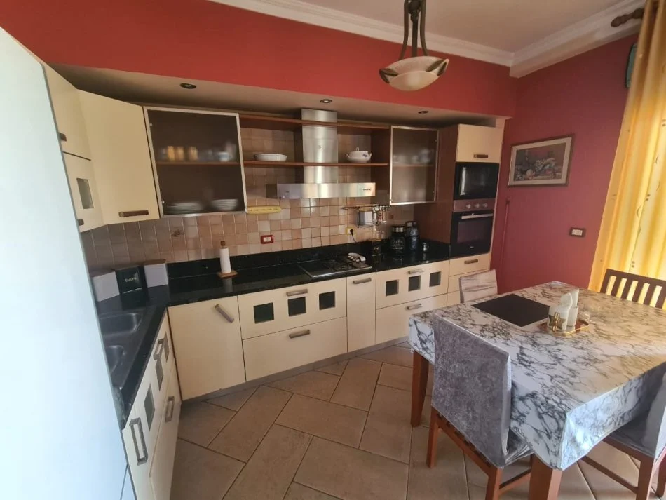 Durres, jepet me qera apartament 2+1+Ballkon Kati 5, 95 m² 450 € (Vollga, Durres)