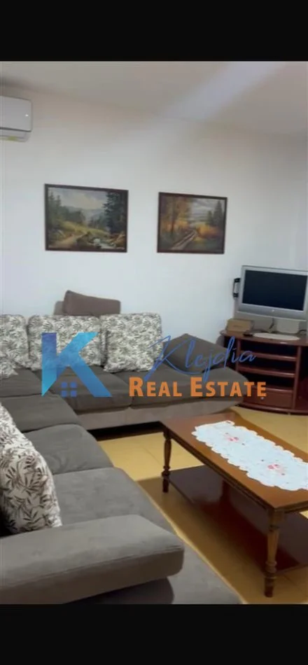 Tirane, jepet me qera apartament 1+1 Kati 2, 75 m² (Oxhaku)