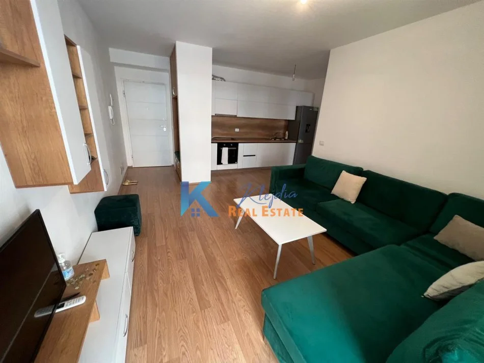 Tirane, jap me qera apartament 2+1+Ballkon Kati 6, 95 m² 600 € (Don Bosko)