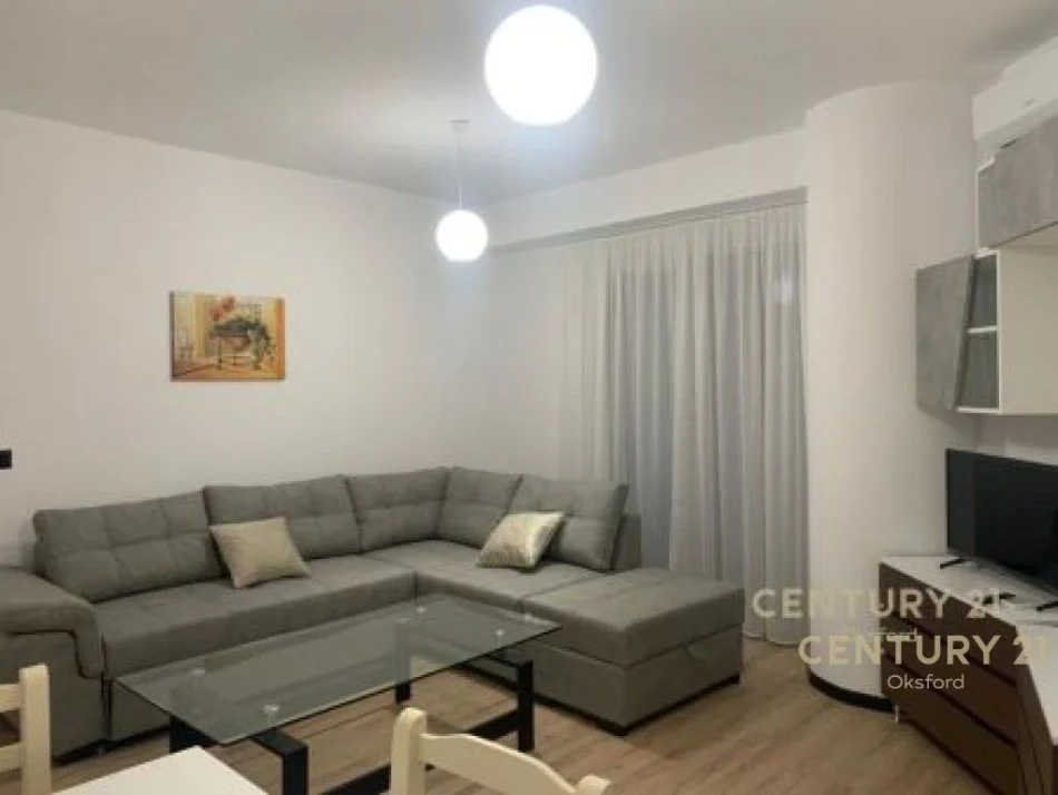 Tirane, jepet me qera apartament 2+1 Kati 7, 111 m² 500 € (astir)