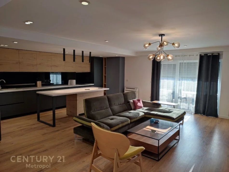 Tirane, jepet me qera apartament 3+1 Kati 3, 149 m² 1.400 € (TEG)