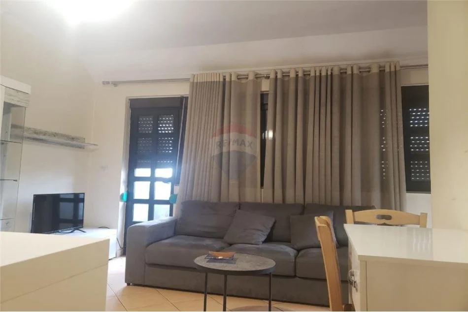 Tirane, jepet me qera apartament 1+1 Kati 5, 70 m² 450 € (21 Dhjetori)