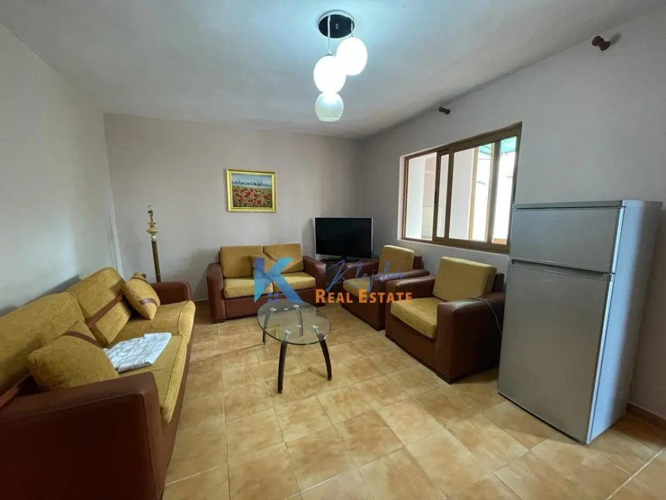 Tirane, jap me qera apartament 2+1+Ballkon Kati 2, 75 m² 400 € (Ali Dem)