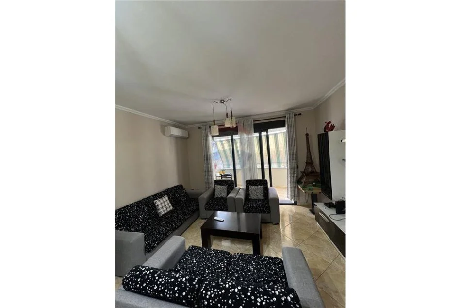 Tirane, jepet me qera apartament 2+1 Kati 3, 116 m² 600 € (Rruga Ibrahim Kodra - Komuna e Parisit)