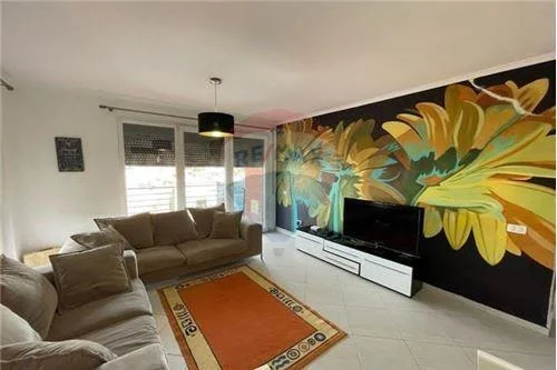 Tirane, jepet me qera apartament 1+1 Kati 3, 85 m² 500 € (Rruga Ali Spahia - Rruga e Dibrës - Shkolla e Kuqe)