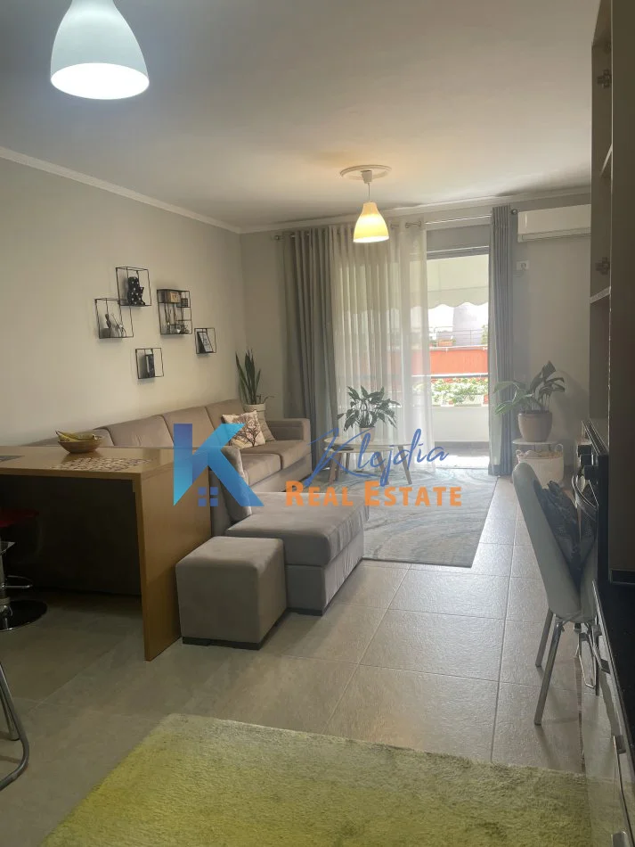 Tirane, jap me qera apartament 2+1+Ballkon Kati 1, 100 m² 900 € (Liqeni i Thate)