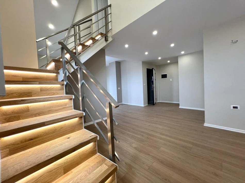 Shitet apartament duplex 2+1+Ballkon Kati 4, 130 m² 160.000 € (Fresk)