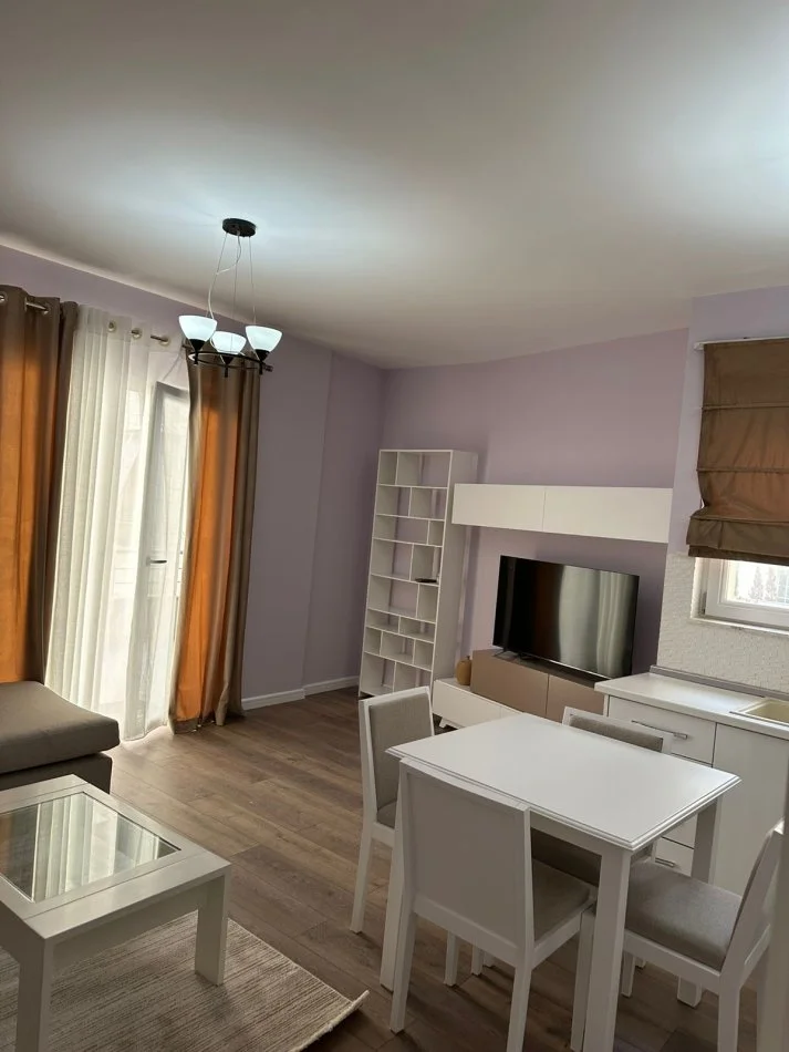 Tirane, jap me qera apartament 1+1+Ballkon Kati 2, 76 m² 600 € (Liqeni i Thate)