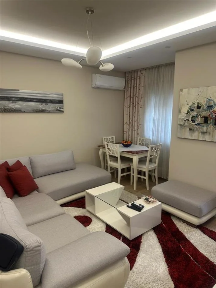 Tirane, jepet me qera apartament 1+1+Ballkon Kati 3, 65 m² 500 € (Rruga Bill Klinton)
