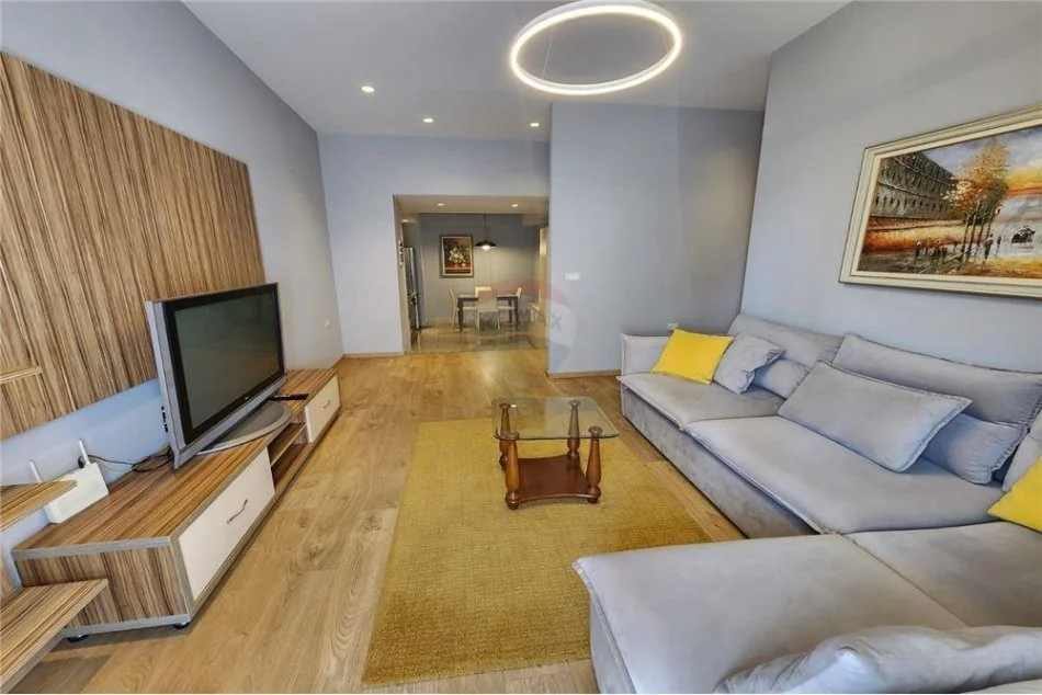 Tirane, jepet me qera apartament 2+1 Kati 9, 90 m² 700 € (Tirana Bank - Shkola Kristaq Capo - Komuna e Parisit)