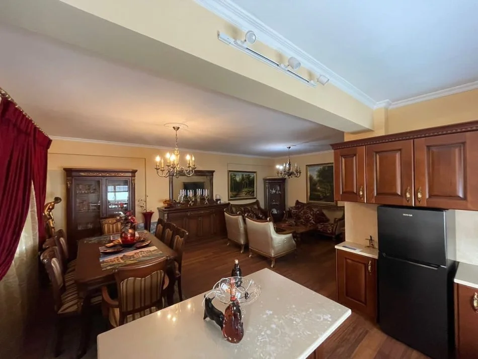 Tirane, jepet me qera apartament 3+1 Kati 2, 110 m² 950 € 