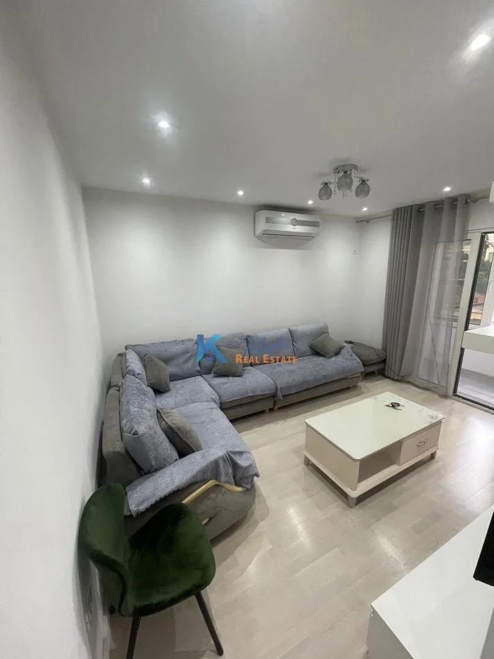 Tirane, jap me qera apartament 1+1+Ballkon Kati 3, 64 m² (1+1 per qira te Rruga Bardhyl)