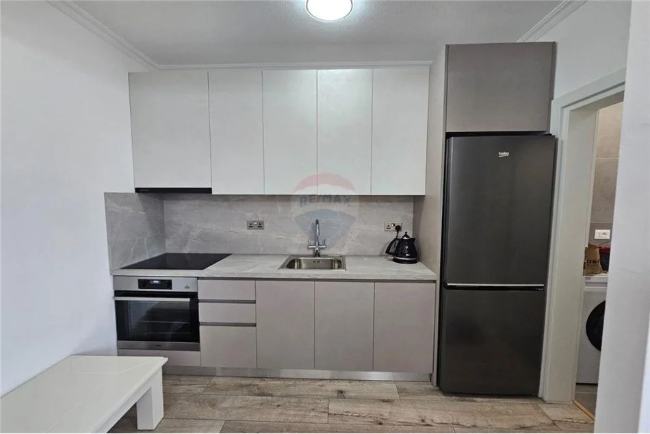 Tirane, jepet me qera garsonier Kati 6, 29 m² 550 € (Perlat Rexhepi - Bllok - Garda)