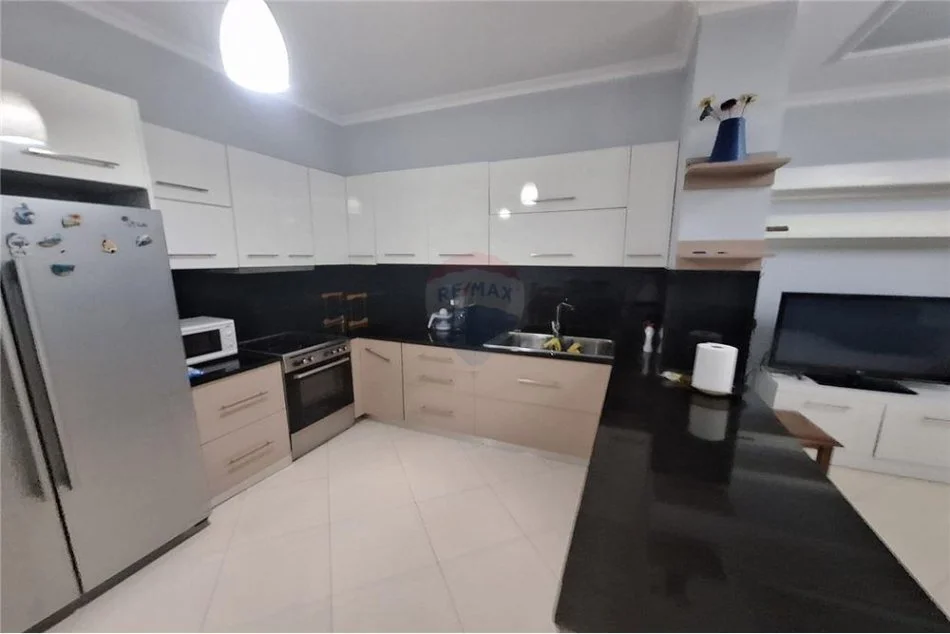 Tirane, shitet apartament 2+1 Kati 6, 119 m² 144.000 € (Rruga Besim Alla - Yzberisht - Pallatet Cabej)